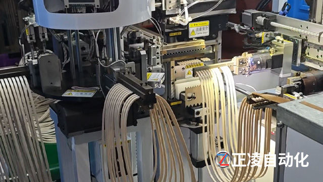 招工难还怕工人跑?一台密封圈粘接机顶8个人,永不请假!